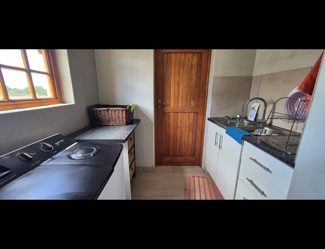 5 BEDROOM HOUSE FOR SALE IN CAPE FARMS